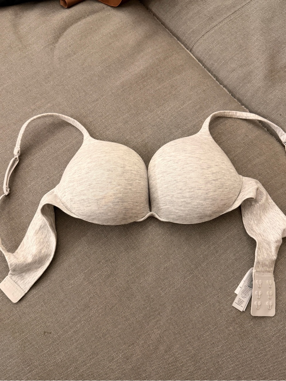 skims fits everybody t-shirt bra in heather grey.
